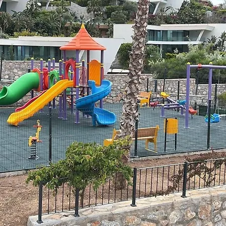 Beachfront With Private And Pool فيلة بوغازيتْشي