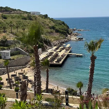 Beachfront With Private And Pool * بوغازيتْشي