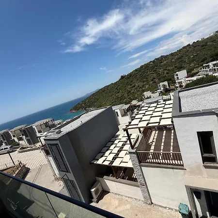 Beachfront With Private And Pool *