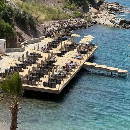 فيلة Beachfront With Private And Pool